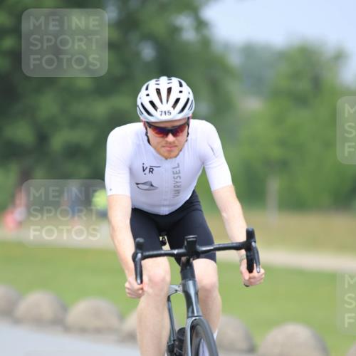 21.06.2025 - 27. Vierlanden-Triathlon H.Heesch http://msf.ph/oto/7996498 15.06.2025 12:13:55 Radfahren 642, 715, 959 meine-sportfotos.de