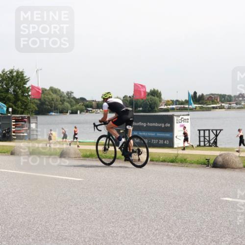 15.06.2025 - 27. Vierlanden-Triathlon H.Heesch http://msf.ph/oto/7996511 15.06.2025 11:30:45 Radfahren 923 meine-sportfotos.de