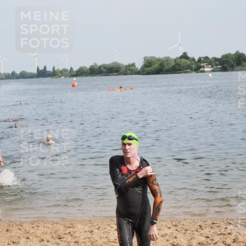 21.06.2025 - 27. Vierlanden-Triathlon MichiJ http://msf.ph/oto/7996513 15.06.2026 09:57:47 Schwimmen 287, 291, 330, 340, 827 meine-sportfotos.de