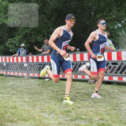 21.06.2025 - 27. Vierlanden-Triathlon KatJ http://msf.ph/oto/7996523 15.06.2025 12:49:17 Ziel 764, 986, 987 meine-sportfotos.de