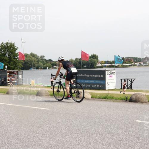 15.06.2025 - 27. Vierlanden-Triathlon H.Heesch http://msf.ph/oto/7996538 15.06.2025 11:30:51 Radfahren 639, 712, 749, 875 meine-sportfotos.de