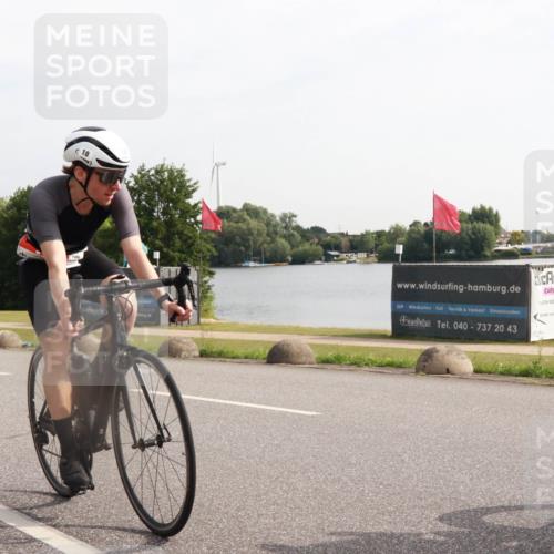 15.06.2025 - 27. Vierlanden-Triathlon H.Heesch http://msf.ph/oto/7996542 15.06.2025 09:25:52 Radfahren 18, 93, 106, 215 meine-sportfotos.de