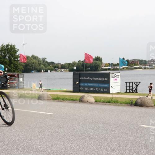15.06.2025 - 27. Vierlanden-Triathlon H.Heesch http://msf.ph/oto/7996552 15.06.2025 11:30:52 Radfahren 639, 712, 749, 875, 926 meine-sportfotos.de