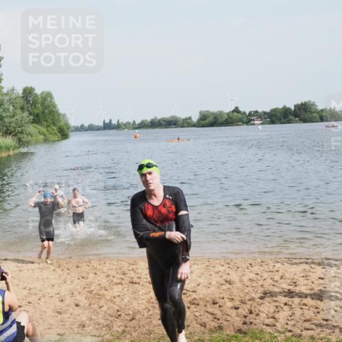 21.06.2025 - 27. Vierlanden-Triathlon MichiJ http://msf.ph/oto/7996558 15.06.2026 09:57:48 Schwimmen 291, 330, 340, 827 meine-sportfotos.de