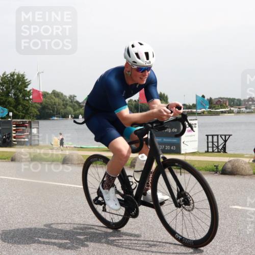 15.06.2025 - 27. Vierlanden-Triathlon H.Heesch http://msf.ph/oto/7996562 15.06.2025 11:30:52 Radfahren 639, 712, 749, 875, 926 meine-sportfotos.de
