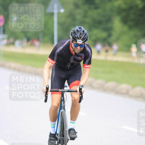 21.06.2025 - 27. Vierlanden-Triathlon H.Heesch http://msf.ph/oto/7996566 15.06.2025 12:22:07 Radfahren 644, 910 meine-sportfotos.de