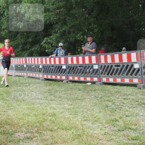 21.06.2025 - 27. Vierlanden-Triathlon KatJ http://msf.ph/oto/7996569 15.06.2025 12:49:17 Ziel 764, 986, 987 meine-sportfotos.de