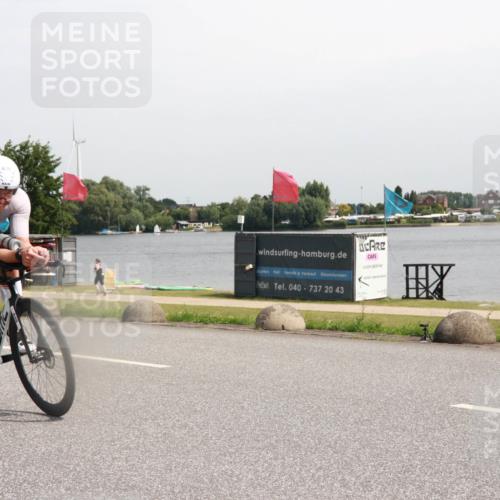 15.06.2025 - 27. Vierlanden-Triathlon H.Heesch http://msf.ph/oto/7996574 15.06.2025 11:30:53 Radfahren 639, 712, 749, 875, 926 meine-sportfotos.de