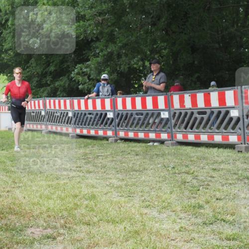 21.06.2025 - 27. Vierlanden-Triathlon KatJ http://msf.ph/oto/7996581 15.06.2025 12:49:17 Ziel 764, 986, 987 meine-sportfotos.de