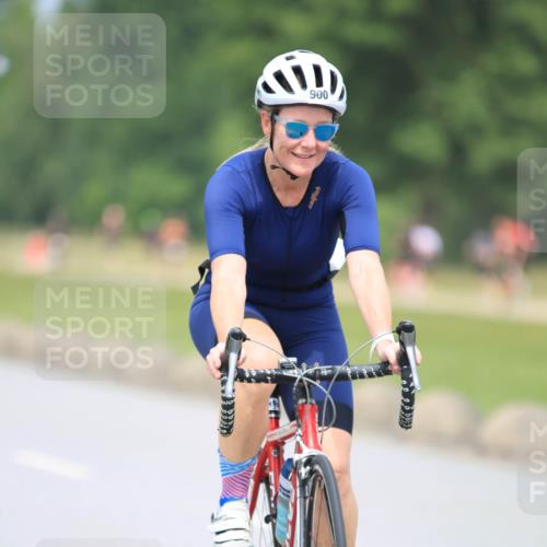 21.06.2025 - 27. Vierlanden-Triathlon H.Heesch http://msf.ph/oto/7996584 15.06.2025 12:14:45 Radfahren 697, 812, 900, 1039, 1040, 1042 meine-sportfotos.de