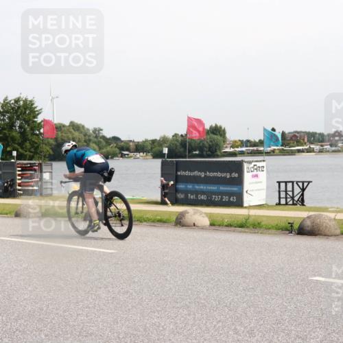15.06.2025 - 27. Vierlanden-Triathlon H.Heesch http://msf.ph/oto/7996585 15.06.2025 11:30:57 Radfahren 167, 639, 749, 926 meine-sportfotos.de