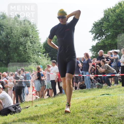 15.06.2025 - 27. Vierlanden-Triathlon KatJ http://msf.ph/oto/7996588 15.06.2025 09:55:32 Schwimmen 272, 316, 327, 329, 335, 348, 353, 548 meine-sportfotos.de