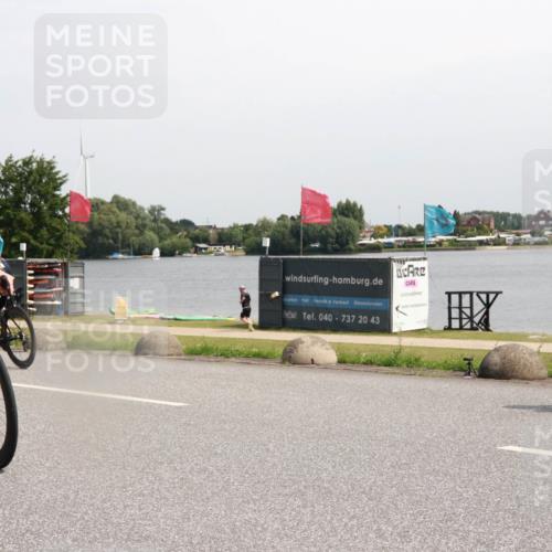 15.06.2025 - 27. Vierlanden-Triathlon H.Heesch http://msf.ph/oto/7996593 15.06.2025 11:30:58 Radfahren 167, 639, 651, 749, 926, 980 meine-sportfotos.de