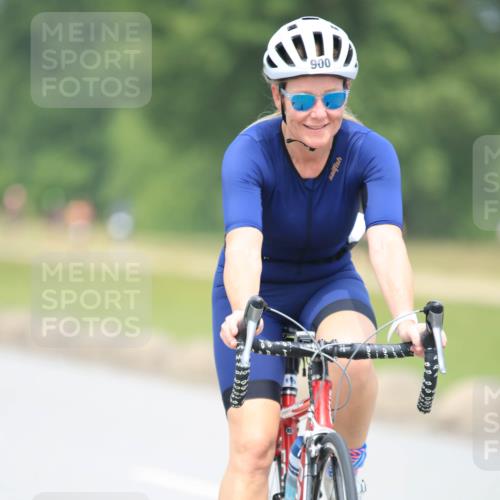 21.06.2025 - 27. Vierlanden-Triathlon H.Heesch http://msf.ph/oto/7996595 15.06.2025 12:14:45 Radfahren 697, 812, 900, 1039, 1040, 1042 meine-sportfotos.de