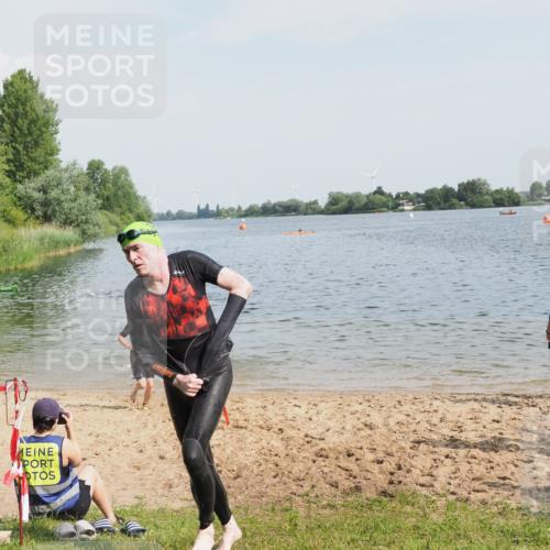 21.06.2025 - 27. Vierlanden-Triathlon MichiJ http://msf.ph/oto/7996600 15.06.2026 09:57:49 Schwimmen 291, 330, 347, 827 meine-sportfotos.de