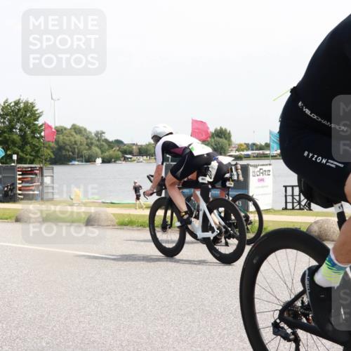 15.06.2025 - 27. Vierlanden-Triathlon H.Heesch http://msf.ph/oto/7996601 15.06.2025 11:30:58 Radfahren 167, 639, 651, 749, 926, 980 meine-sportfotos.de