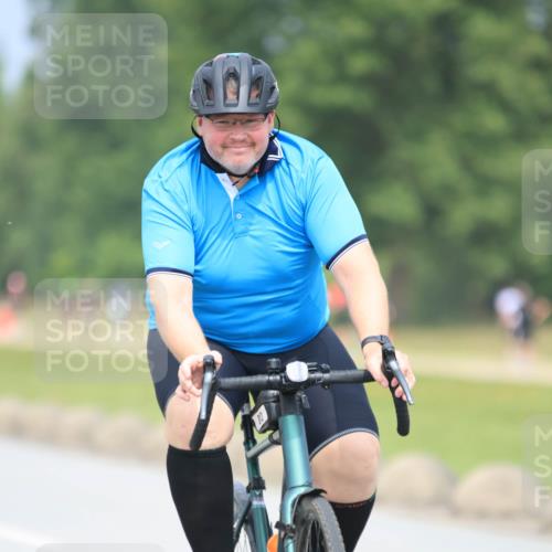 21.06.2025 - 27. Vierlanden-Triathlon H.Heesch http://msf.ph/oto/7996614 15.06.2025 12:14:49 Radfahren 207, 686, 812, 900, 1039, 1040, 1042, 1043 meine-sportfotos.de