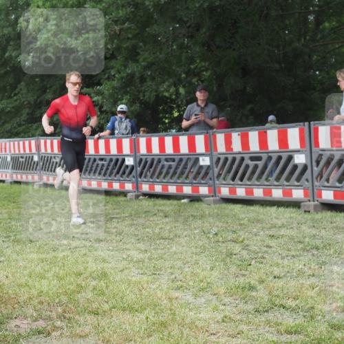 21.06.2025 - 27. Vierlanden-Triathlon KatJ http://msf.ph/oto/7996618 15.06.2025 12:49:18 Ziel 764 meine-sportfotos.de