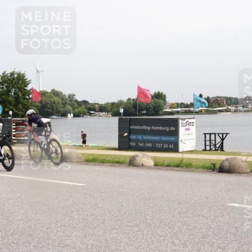 15.06.2025 - 27. Vierlanden-Triathlon H.Heesch http://msf.ph/oto/7996628 15.06.2025 11:30:59 Radfahren 167, 228, 639, 651, 891, 926, 980 meine-sportfotos.de