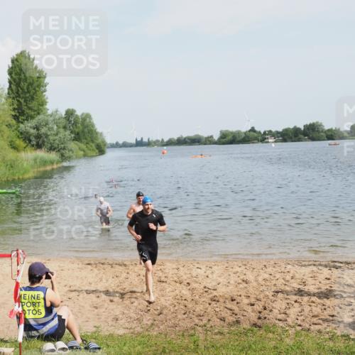 21.06.2025 - 27. Vierlanden-Triathlon MichiJ http://msf.ph/oto/7996632 15.06.2026 09:57:50 Schwimmen 291, 330, 347, 827 meine-sportfotos.de