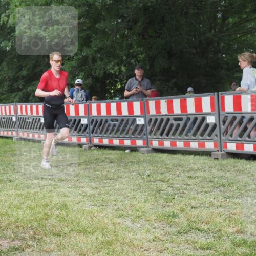 21.06.2025 - 27. Vierlanden-Triathlon KatJ http://msf.ph/oto/7996633 15.06.2025 12:49:18 Ziel 764 meine-sportfotos.de