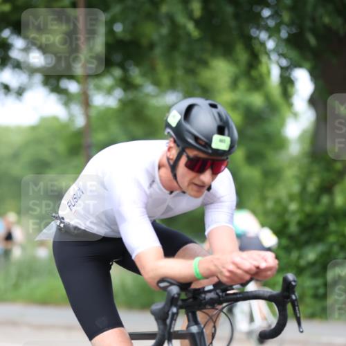 15.06.2025 - 7 Türme Triathlon Yannick Fuchs http://msf.ph/oto/7996634 15.06.2025 13:11:46 Radfahren 254, 465, 668 meine-sportfotos.de