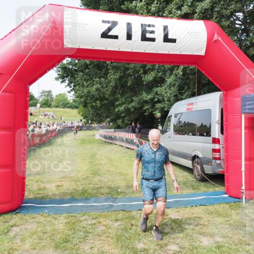 21.06.2025 - 27. Vierlanden-Triathlon MichiJ http://msf.ph/oto/7996639 15.06.2026 11:20:06 Ziel 414 meine-sportfotos.de