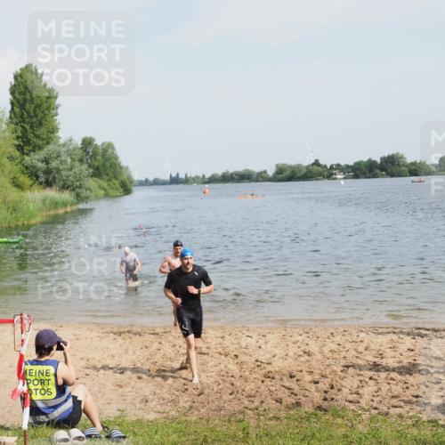 21.06.2025 - 27. Vierlanden-Triathlon MichiJ http://msf.ph/oto/7996646 15.06.2026 09:57:50 Schwimmen 291, 330, 347, 827 meine-sportfotos.de