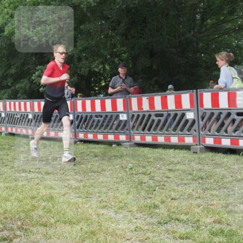 21.06.2025 - 27. Vierlanden-Triathlon KatJ http://msf.ph/oto/7996647 15.06.2025 12:49:18 Ziel 764 meine-sportfotos.de