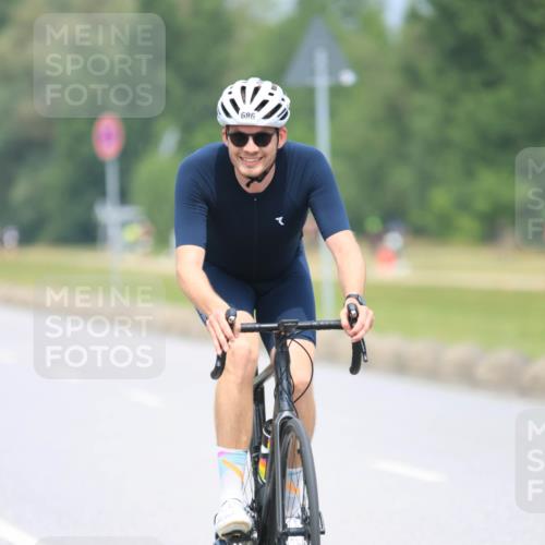 21.06.2025 - 27. Vierlanden-Triathlon H.Heesch http://msf.ph/oto/7996650 15.06.2025 12:14:55 Radfahren 207, 686, 868, 1039, 1040, 1042, 1043 meine-sportfotos.de