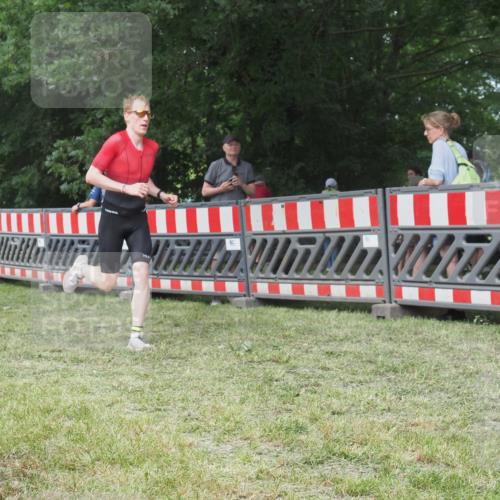 21.06.2025 - 27. Vierlanden-Triathlon KatJ http://msf.ph/oto/7996661 15.06.2025 12:49:18 Ziel 764 meine-sportfotos.de