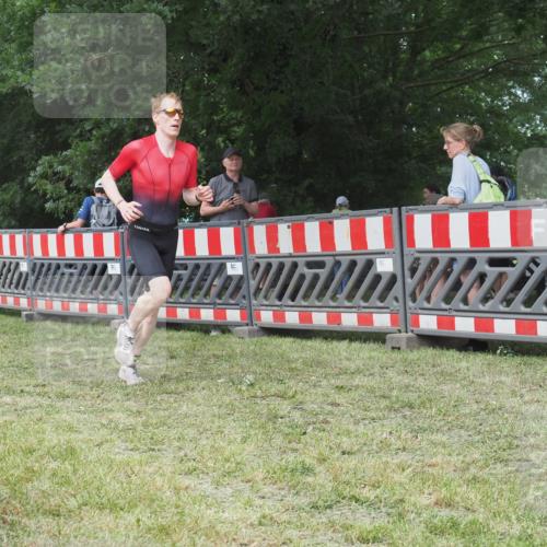 21.06.2025 - 27. Vierlanden-Triathlon KatJ http://msf.ph/oto/7996676 15.06.2025 12:49:19 Ziel 764 meine-sportfotos.de