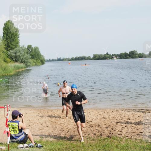 21.06.2025 - 27. Vierlanden-Triathlon MichiJ http://msf.ph/oto/7996679 15.06.2026 09:57:51 Schwimmen 291, 330, 347, 827 meine-sportfotos.de