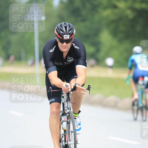 21.06.2025 - 27. Vierlanden-Triathlon H.Heesch http://msf.ph/oto/7996680 15.06.2025 12:15:02 Radfahren 868, 894 meine-sportfotos.de