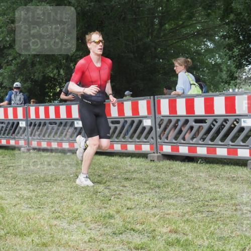 21.06.2025 - 27. Vierlanden-Triathlon KatJ http://msf.ph/oto/7996692 15.06.2025 12:49:19 Ziel 764 meine-sportfotos.de