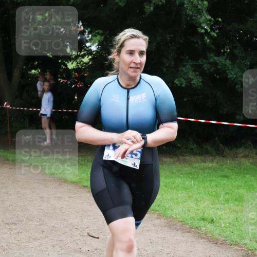 21.06.2025 - 27. Vierlanden-Triathlon Lena Gebhardt http://msf.ph/oto/7996706 15.06.2025 13:53:23 Laufen 45 meine-sportfotos.de