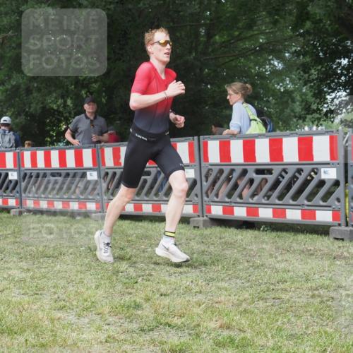 21.06.2025 - 27. Vierlanden-Triathlon KatJ http://msf.ph/oto/7996709 15.06.2025 12:49:19 Ziel 764 meine-sportfotos.de