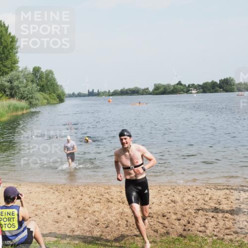 21.06.2025 - 27. Vierlanden-Triathlon MichiJ http://msf.ph/oto/7996712 15.06.2026 09:57:53 Schwimmen 291, 330, 347, 827 meine-sportfotos.de