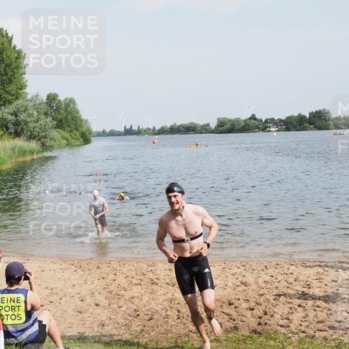 21.06.2025 - 27. Vierlanden-Triathlon MichiJ http://msf.ph/oto/7996724 15.06.2026 09:57:53 Schwimmen 291, 330, 347, 827 meine-sportfotos.de