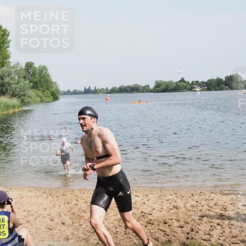 21.06.2025 - 27. Vierlanden-Triathlon MichiJ http://msf.ph/oto/7996732 15.06.2026 09:57:53 Schwimmen 291, 330, 347, 827 meine-sportfotos.de