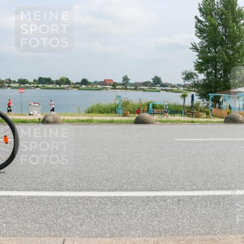 21.06.2025 - 27. Vierlanden-Triathlon H.Heesch http://msf.ph/oto/7996742 15.06.2025 12:22:33 Radfahren 884 meine-sportfotos.de