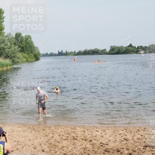 21.06.2025 - 27. Vierlanden-Triathlon MichiJ http://msf.ph/oto/7996744 15.06.2026 09:57:54 Schwimmen 291, 330, 347, 827 meine-sportfotos.de