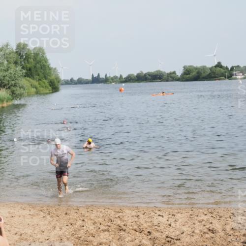 21.06.2025 - 27. Vierlanden-Triathlon MichiJ http://msf.ph/oto/7996755 15.06.2026 09:57:54 Schwimmen 291, 330, 347, 827 meine-sportfotos.de