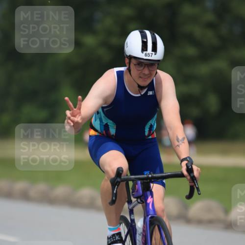 21.06.2025 - 27. Vierlanden-Triathlon H.Heesch http://msf.ph/oto/7996759 15.06.2025 12:22:41 Radfahren 657, 701, 886, 894 meine-sportfotos.de
