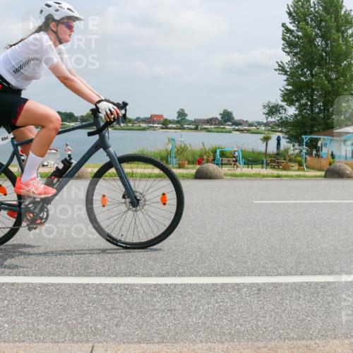 21.06.2025 - 27. Vierlanden-Triathlon H.Heesch http://msf.ph/oto/7996760 15.06.2025 12:22:33 Radfahren 884 meine-sportfotos.de