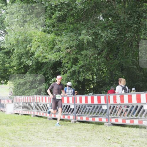 21.06.2025 - 27. Vierlanden-Triathlon KatJ http://msf.ph/oto/7996763 15.06.2025 12:49:42 Ziel 771 meine-sportfotos.de