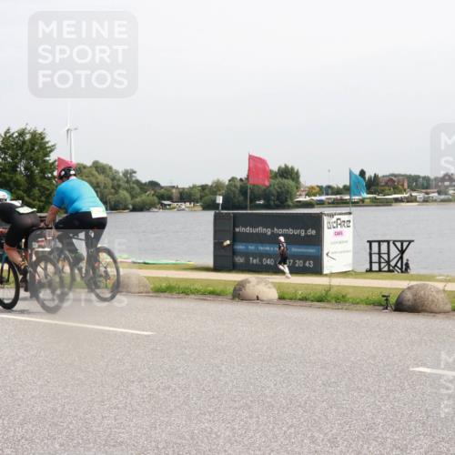 15.06.2025 - 27. Vierlanden-Triathlon H.Heesch http://msf.ph/oto/7996764 15.06.2025 11:31:11 Radfahren 713, 895, 924, 1400 meine-sportfotos.de