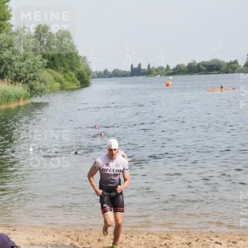 21.06.2025 - 27. Vierlanden-Triathlon MichiJ http://msf.ph/oto/7996765 15.06.2026 09:57:56 Schwimmen 291, 330, 347 meine-sportfotos.de