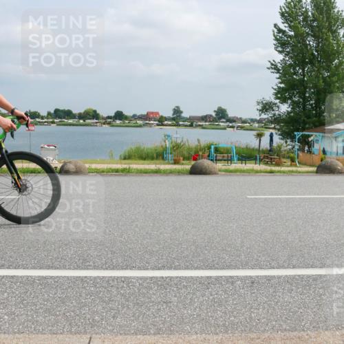 21.06.2025 - 27. Vierlanden-Triathlon H.Heesch http://msf.ph/oto/7996770 15.06.2025 12:22:42 Radfahren 657, 701 meine-sportfotos.de
