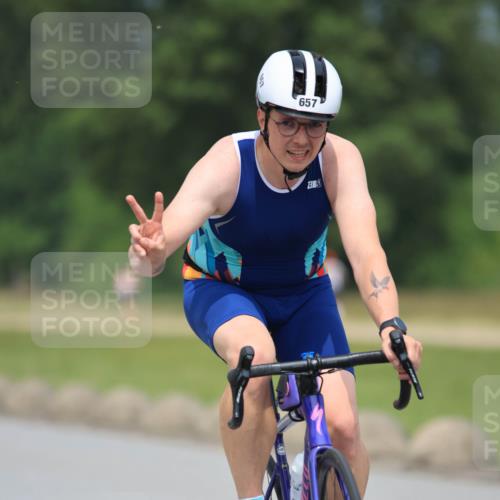 21.06.2025 - 27. Vierlanden-Triathlon H.Heesch http://msf.ph/oto/7996775 15.06.2025 12:22:41 Radfahren 657, 701, 886, 894 meine-sportfotos.de